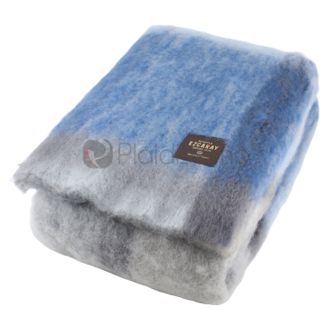 Plaid en Mohair & Laine · Dégradés Bleu Gris · Cuadros · Mantas Ezcaray par Plaidissimo
