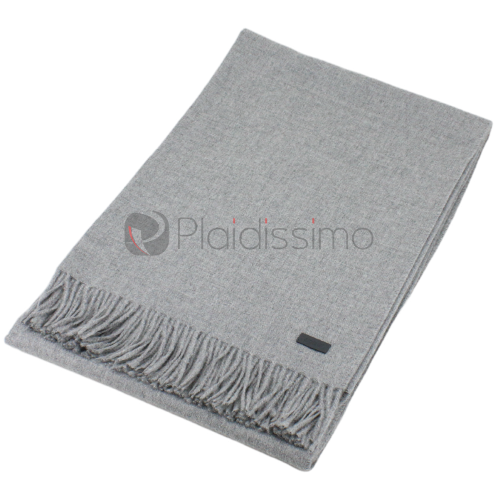 Plaid en baby alpaga de couleur gris silver. Doux et chaud. Plaidissimo