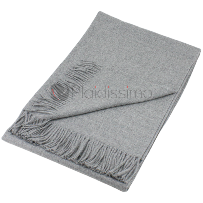 Plaid 100% baby alpaga de couleur gris silver. Doux et chaud. Vue dépliée. Plaidissimo