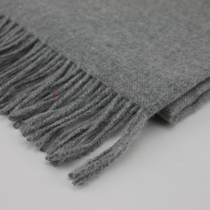 Plaid 100% baby alpaga de couleur gris silver. Doux et chaud. Vue Zoomée Plaidissimo