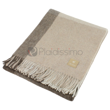 Plaid en alpaga motif carreaux classique dégradé beige, luxe et confort pour décoration d'intérieur cocooning.