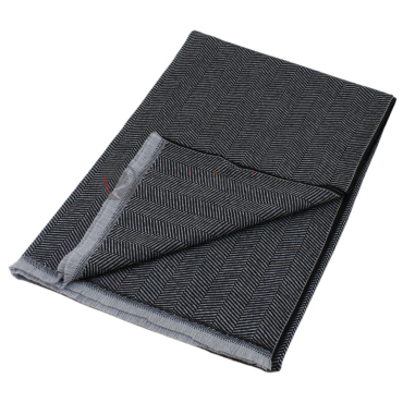 Plaid Colorado en laine vierge mérinos - Motif chevrons noir et gris - Luxe et confort intemporel