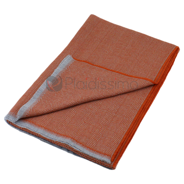 Plaid Colorado en laine vierge mérinos - Motif chevrons rouge et gris - Luxe et confort intemporel