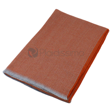 Plaid Colorado en laine vierge mérinos - Motif chevrons rouge et gris - Luxe et confort intemporel