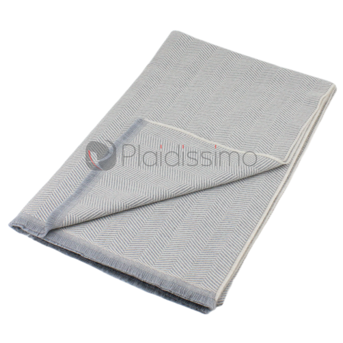 Plaid Colorado en laine vierge mérinos - Motif chevrons crème et gris - Luxe et confort intemporel