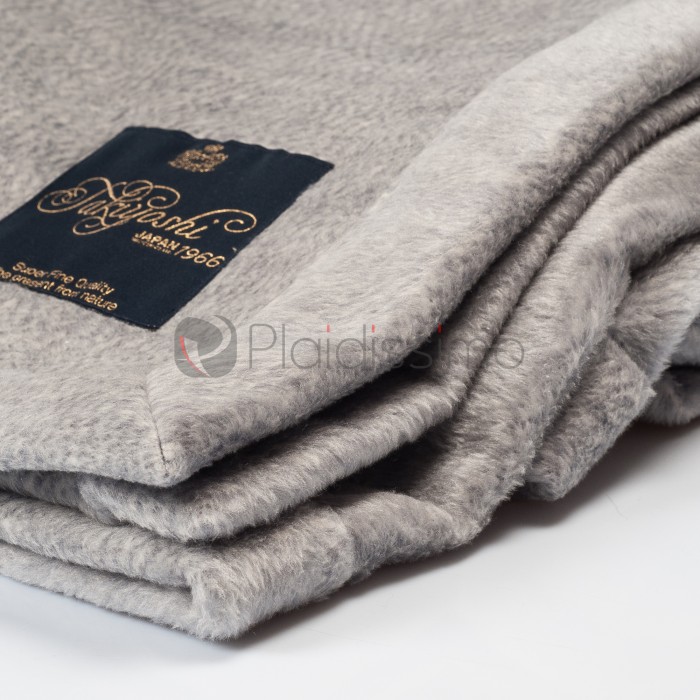 Plaid en Soie Gris Argent · Duveteux & Douceur Incomparable · Takiyoshi