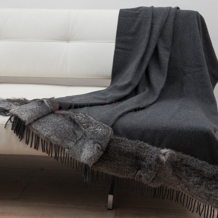 Plaid en Laine d'Agneau · Franges en Vraie Fourrure de Lapin par Katrin Leutz