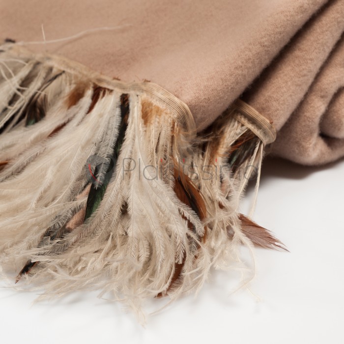 Plaid en Laine d'Agneau · Franges en Plumes d'Autruche par Katrin Leutz